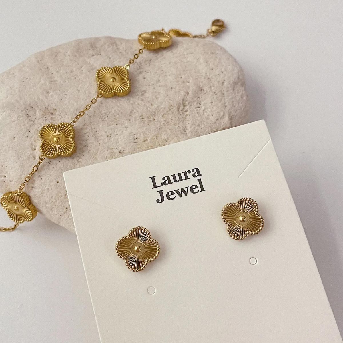 Laura Jewel | EasyStore